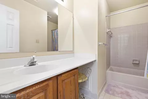 Bath - 5 Sonata Ct, Silver Spring, MD 20901 photo 4 of 5