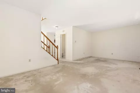Living - 5 Sonata Ct, Silver Spring, MD 20901 photo 4 of 9