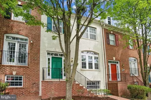 907 Crestfield Dr, Rockville, MD 20850
