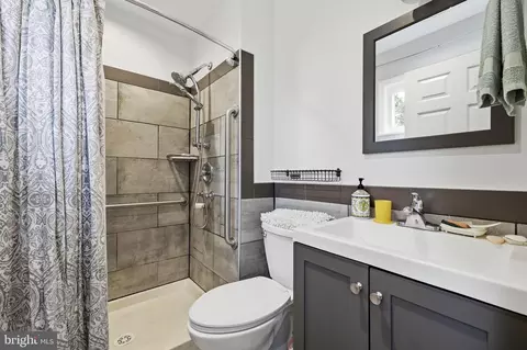 Bath - 1814 Marymont Rd, Silver Spring, MD 20906 photo 1 of 3