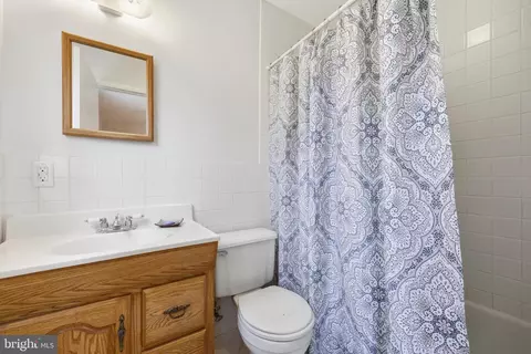 Bath - 1814 Marymont Rd, Silver Spring, MD 20906 photo 2 of 3