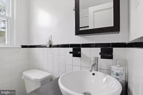 Bath - 1506 Hanby St, Silver Spring, MD 20902 photo 1 of 1