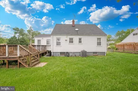 Exterior - 9813 Braddock Rd, Silver Spring, MD 20903 photo 4 of 9