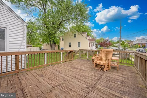 Exterior - 9813 Braddock Rd, Silver Spring, MD 20903 photo 3 of 9