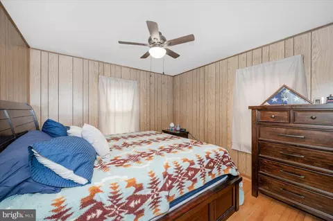 Bedroom - 9813 Braddock Rd, Silver Spring, MD 20903 photo 1 of 5