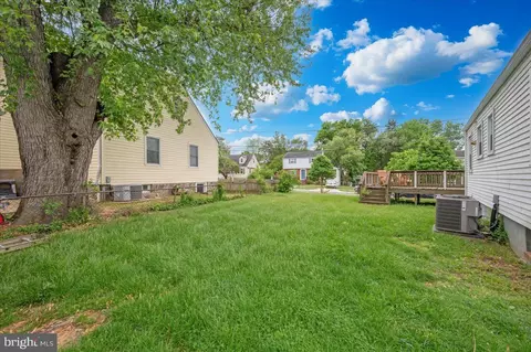 Exterior - 9813 Braddock Rd, Silver Spring, MD 20903 photo 6 of 9