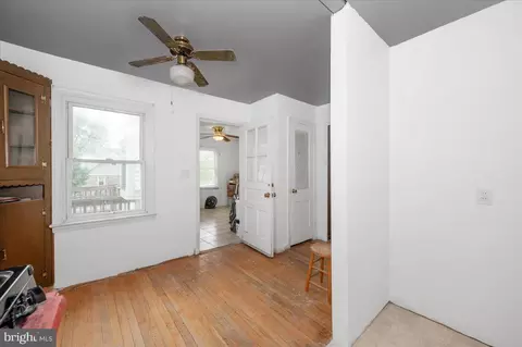 Entry Way - 9813 Braddock Rd, Silver Spring, MD 20903 photo 6 of 12