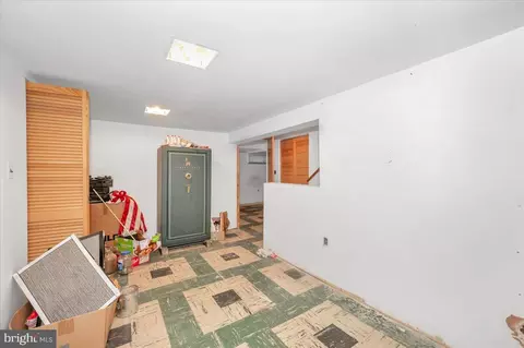 Entry Way - 9813 Braddock Rd, Silver Spring, MD 20903 photo 12 of 12