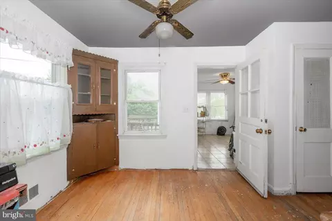 Entry Way - 9813 Braddock Rd, Silver Spring, MD 20903 photo 4 of 12