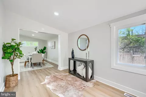 Entry Way - 11514 Lovejoy St, Silver Spring, MD 20902 photo 5 of 8