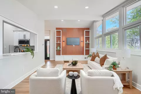 Living - 11514 Lovejoy St, Silver Spring, MD 20902 photo 3 of 5