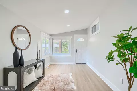 Entry Way - 11514 Lovejoy St, Silver Spring, MD 20902 photo 4 of 8