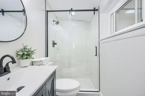 Bath - 11514 Lovejoy St, Silver Spring, MD 20902 photo 1 of 8