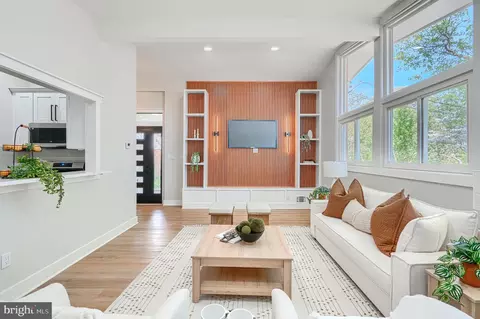 Living - 11514 Lovejoy St, Silver Spring, MD 20902 photo 4 of 5