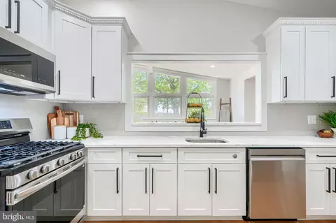 Kitchen - 11514 Lovejoy St, Silver Spring, MD 20902 photo 3 of 4