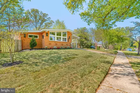 Exterior - 11514 Lovejoy St, Silver Spring, MD 20902 photo 4 of 11