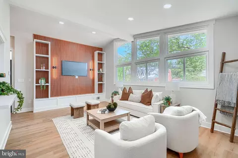 Living - 11514 Lovejoy St, Silver Spring, MD 20902 photo 2 of 5