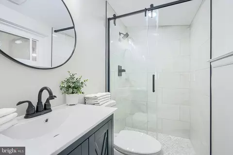 Bath - 11514 Lovejoy St, Silver Spring, MD 20902 photo 2 of 8