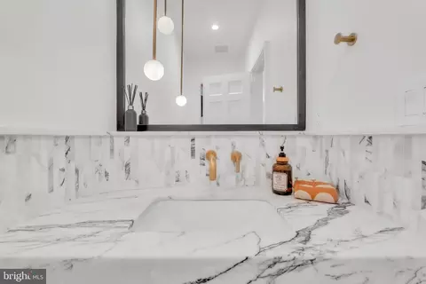 Bath - 14 Stanmore Ct, Potomac, MD 20854 photo 1 of 12