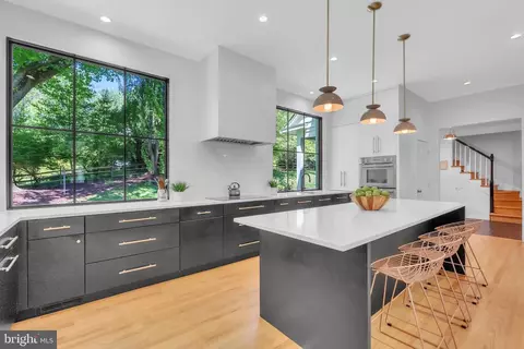 Kitchen - 14 Stanmore Ct, Potomac, MD 20854 photo 2 of 6