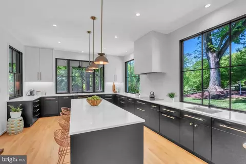 Kitchen - 14 Stanmore Ct, Potomac, MD 20854 photo 4 of 6