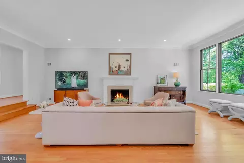 Living - 14 Stanmore Ct, Potomac, MD 20854 photo 2 of 9