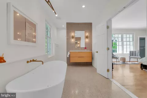 Bath - 14 Stanmore Ct, Potomac, MD 20854 photo 7 of 12