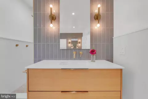 Bath - 14 Stanmore Ct, Potomac, MD 20854 photo 3 of 12