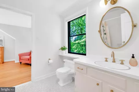 Bath - 14 Stanmore Ct, Potomac, MD 20854 photo 8 of 12