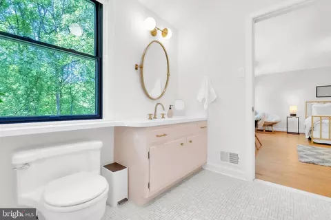 Bath - 14 Stanmore Ct, Potomac, MD 20854 photo 9 of 12
