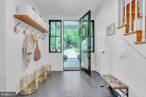 Entry Way - 14 Stanmore Ct, Potomac, MD 20854 photo 4 of 12