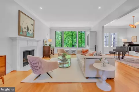 Living - 14 Stanmore Ct, Potomac, MD 20854 photo 5 of 9