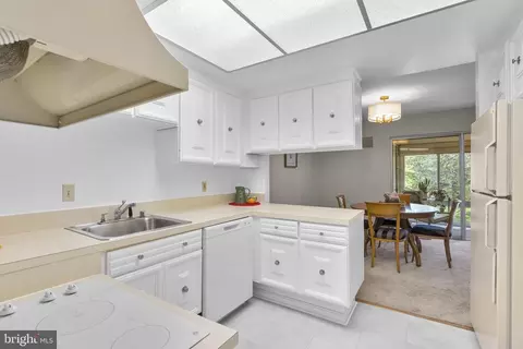 Kitchen - 3382 Chiswick Ct #51-2D, Silver Spring, MD 20906 photo 4 of 5