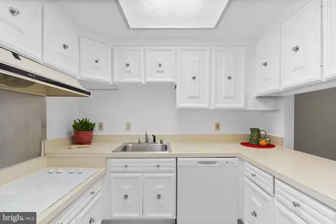 Kitchen - 3382 Chiswick Ct #51-2D, Silver Spring, MD 20906 photo 3 of 5