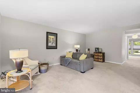 Living - 3382 Chiswick Ct #51-2D, Silver Spring, MD 20906 photo 2 of 4