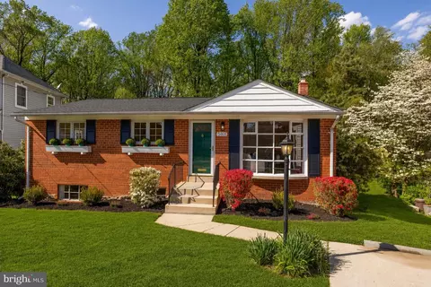 5101 Brentford Dr, North Bethesda, MD 20852
