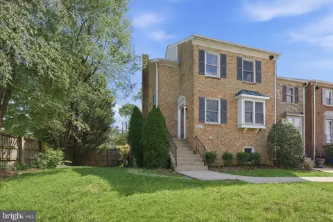 10213 Arizona Cir #43, Bethesda, MD 20817