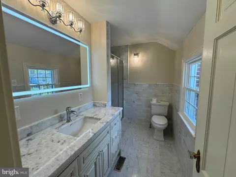 Bath - 9421 Thornhill Rd, Silver Spring, MD 20901 photo 4 of 7