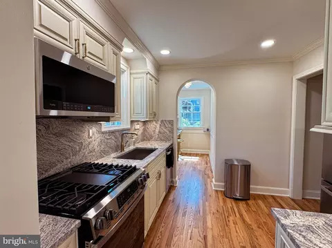 Entry Way - 9421 Thornhill Rd, Silver Spring, MD 20901 photo 2 of 5