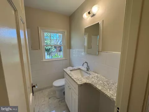 Bath - 9421 Thornhill Rd, Silver Spring, MD 20901 photo 2 of 7