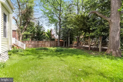 Exterior - 827 Philadelphia Ave, Silver Spring, MD 20910 photo 3 of 4
