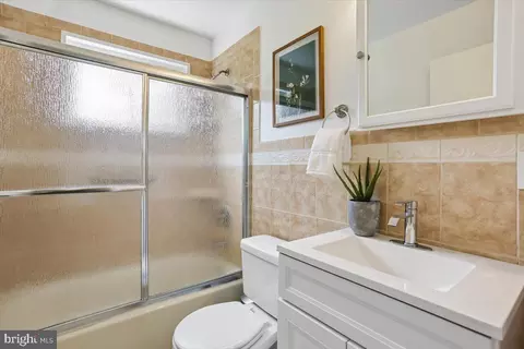 Bath - 3709 Kenway St, Silver Spring, MD 20906 photo 2 of 2