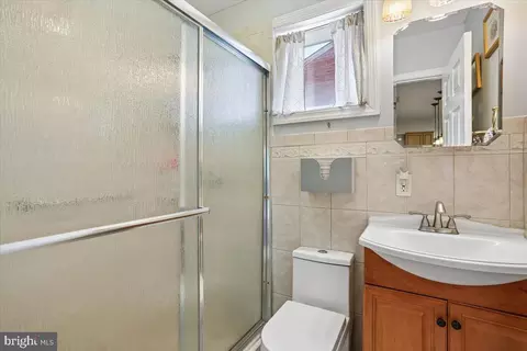 Bath - 3709 Kenway St, Silver Spring, MD 20906 photo 1 of 2