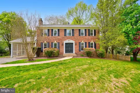 16528 George Washington Dr, Rockville, MD 20853