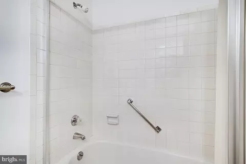 Bath - 15320 Pine Orchard Dr #83-2J, Silver Spring, MD 20906 photo 2 of 4