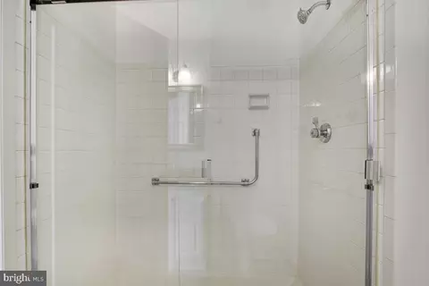 Bath - 15320 Pine Orchard Dr #83-2J, Silver Spring, MD 20906 photo 4 of 4