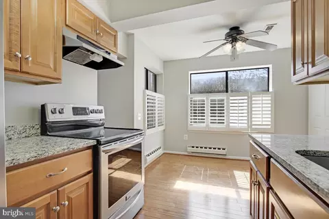 Kitchen - 15320 Pine Orchard Dr #83-2J, Silver Spring, MD 20906 photo 2 of 6