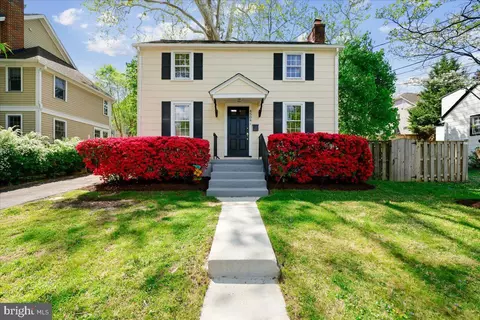 4504 Gladwyne Dr, Bethesda, MD 20814