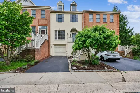 130 Winding Rose Dr, Rockville, MD 20850