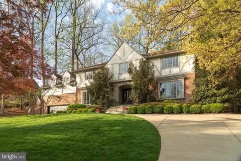 7204 Loch Lomond Dr, Bethesda, MD 20817